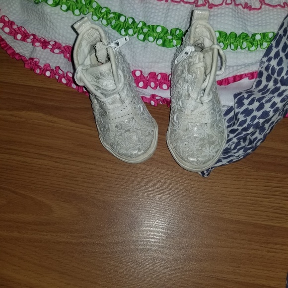 Bundlen of 6 pieces of Girls clothes size 18months - Picture 3 of 4